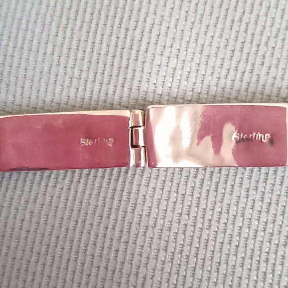 NATIVE AMERICAN STERLING SILVER INLAY BLACK ONYX AND SHELL TUXEDO BRACELET - Picture 6 of 8